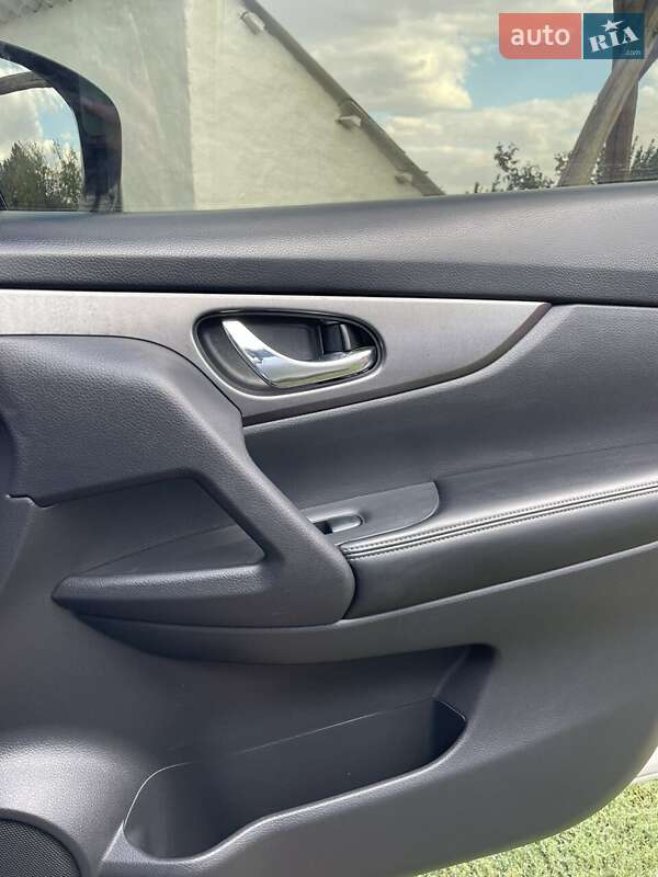 Позашляховик / Кросовер Nissan Rogue 2016 в Оратові