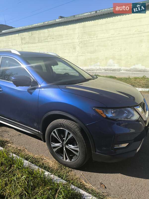 Позашляховик / Кросовер Nissan Rogue 2020 в Немішаєве