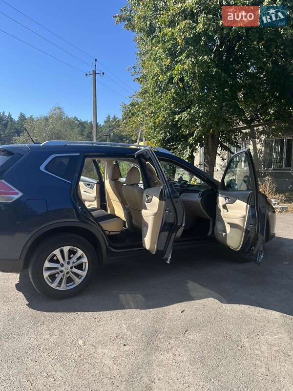 Позашляховик / Кросовер Nissan Rogue 2016 в Коростишеві