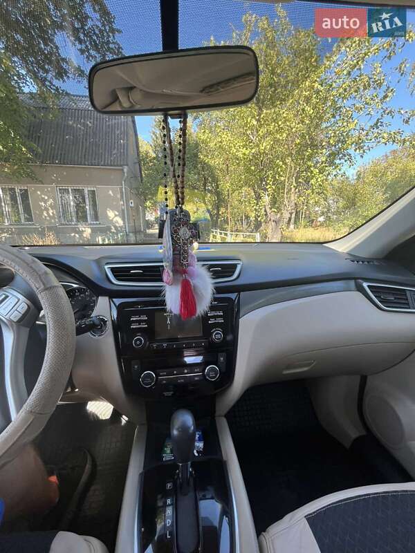 Позашляховик / Кросовер Nissan Rogue 2016 в Коростишеві