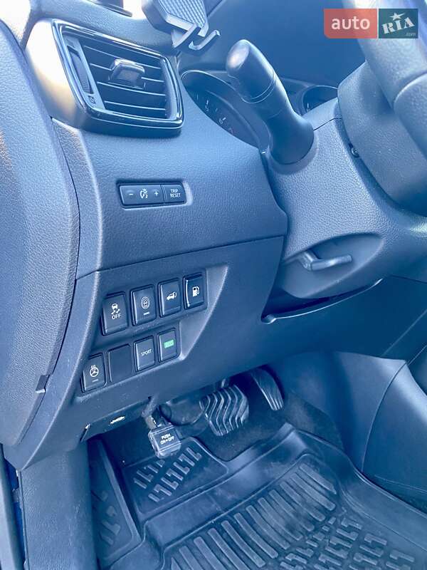 Позашляховик / Кросовер Nissan Rogue 2018 в Львові