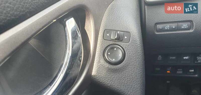 Внедорожник / Кроссовер Nissan Rogue 2015 в Полтаве