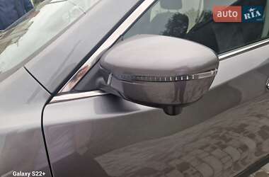 Внедорожник / Кроссовер Nissan Rogue 2018 в 