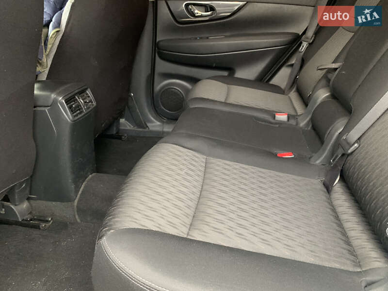 Позашляховик / Кросовер Nissan Rogue 2016 в Львові