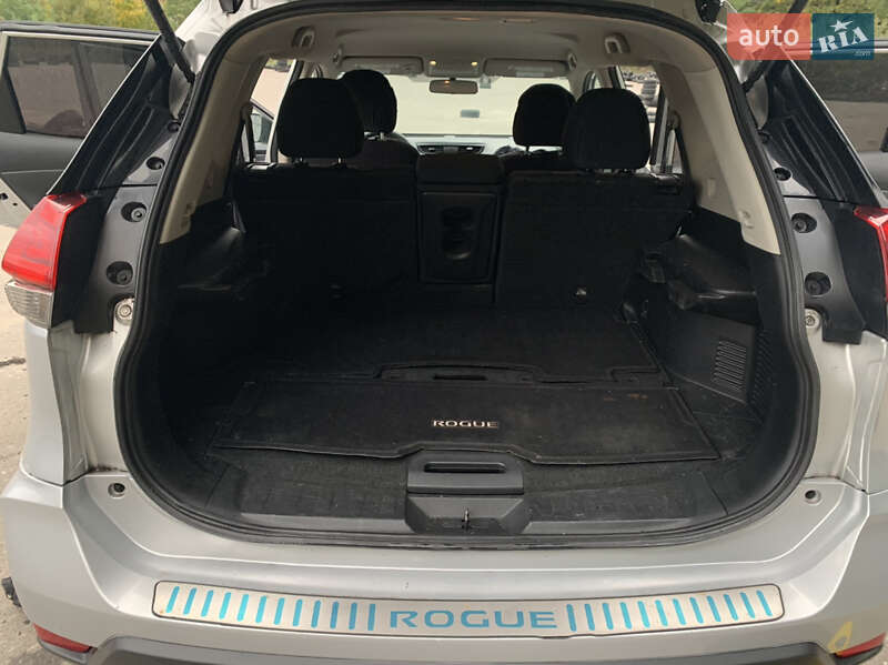 Позашляховик / Кросовер Nissan Rogue 2016 в Львові