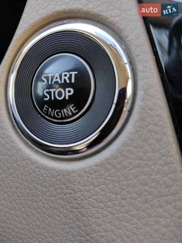 Позашляховик / Кросовер Nissan Rogue 2016 в Кам'янському