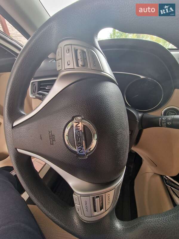 Позашляховик / Кросовер Nissan Rogue 2016 в Кам'янському