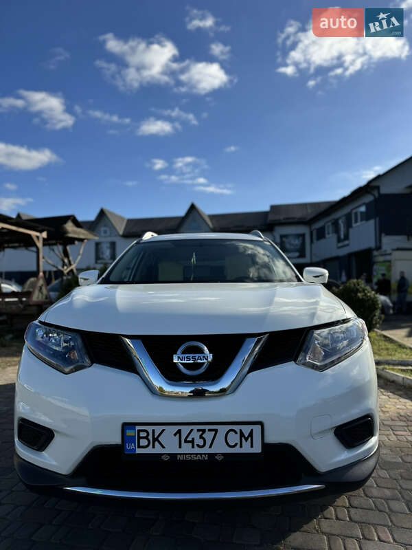 Внедорожник / Кроссовер Nissan Rogue 2015 в Сарнах