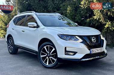 Внедорожник / Кроссовер Nissan Rogue 2017 в Тернополе