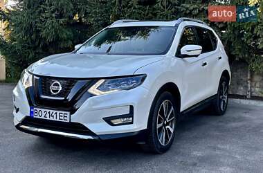 Внедорожник / Кроссовер Nissan Rogue 2017 в Тернополе