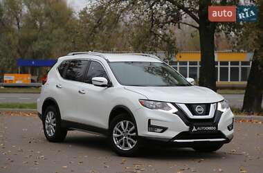 Внедорожник / Кроссовер Nissan Rogue 2017 в Киеве