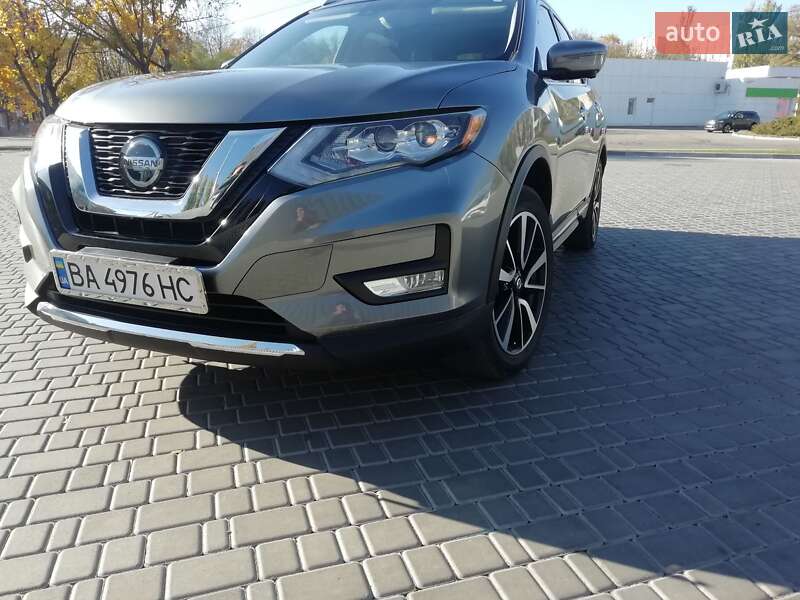 Внедорожник / Кроссовер Nissan Rogue 2018 в Добровеличковке