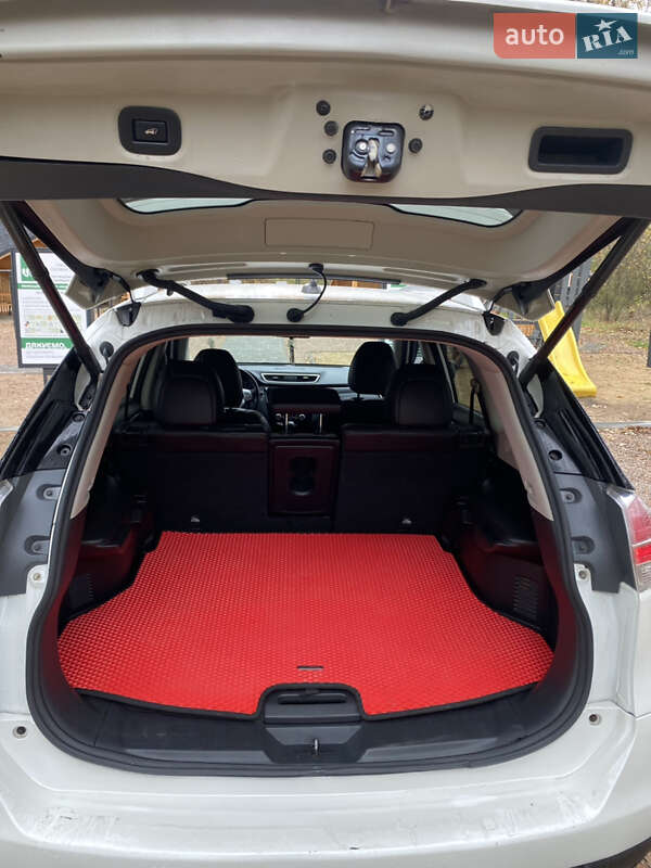 Позашляховик / Кросовер Nissan Rogue 2015 в Миколаєві