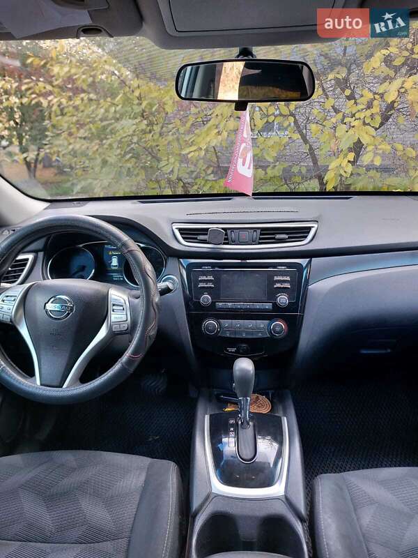 Внедорожник / Кроссовер Nissan Rogue 2016 в Запорожье