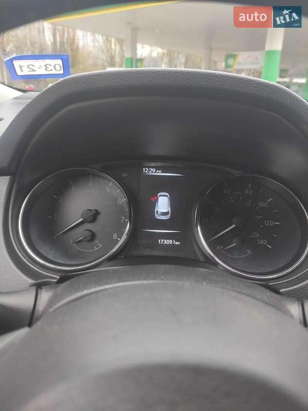 Внедорожник / Кроссовер Nissan Rogue 2016 в Киеве