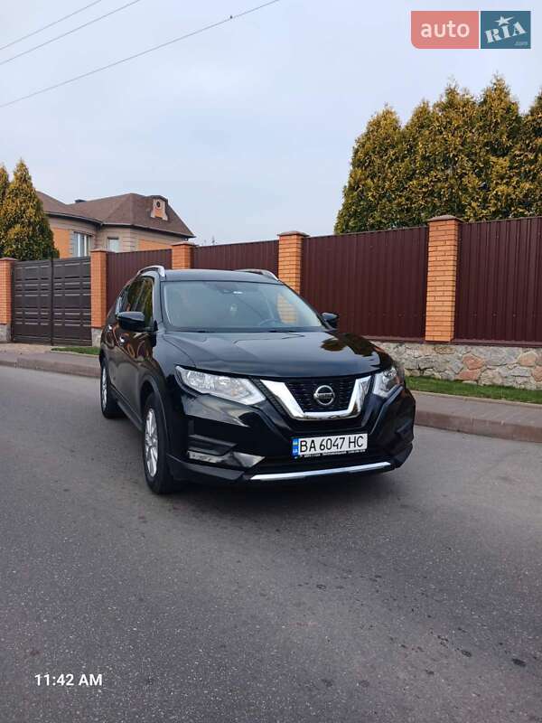 Внедорожник / Кроссовер Nissan Rogue 2018 в Кропивницком