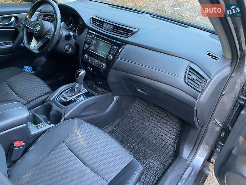 Внедорожник / Кроссовер Nissan Rogue 2018 в Львове