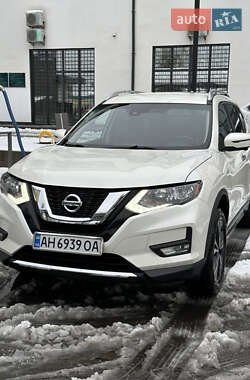 Внедорожник / Кроссовер Nissan Rogue 2017 в Киеве