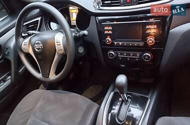 Внедорожник / Кроссовер Nissan Rogue 2016 в 