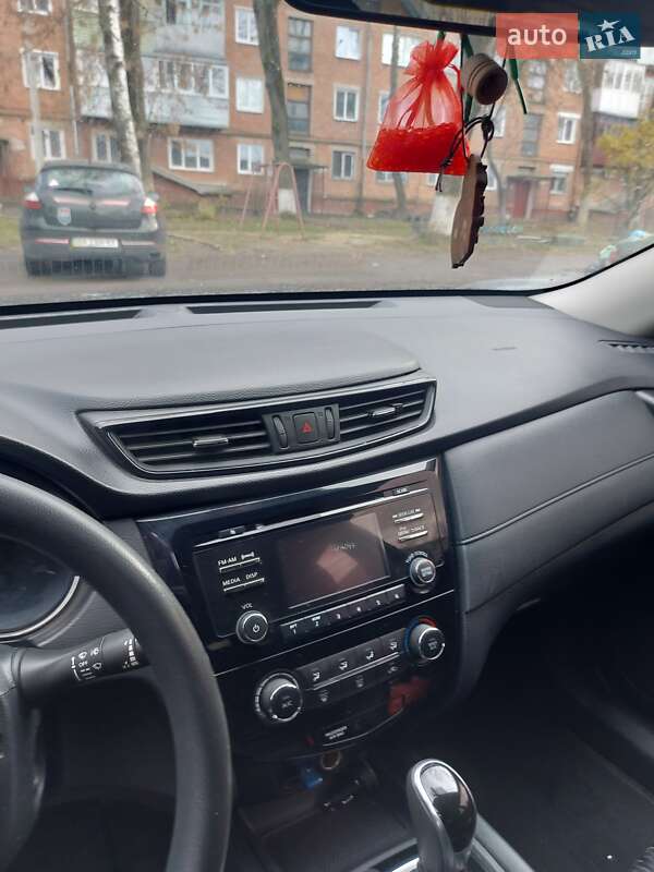 Внедорожник / Кроссовер Nissan Rogue 2017 в Ровно