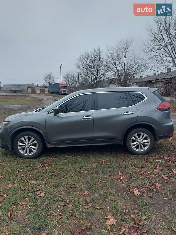 Внедорожник / Кроссовер Nissan Rogue 2017 в Ровно