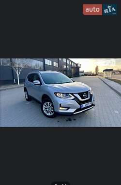 Позашляховик / Кросовер Nissan Rogue 2017 в Умані