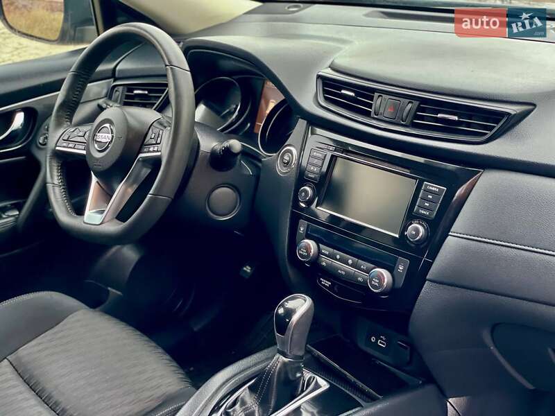 Внедорожник / Кроссовер Nissan Rogue 2017 в Полтаве