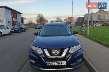 Позашляховик / Кросовер Nissan Rogue 2017 в Міжгір'ї