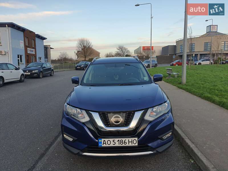 Внедорожник / Кроссовер Nissan Rogue 2017 в Межгорье