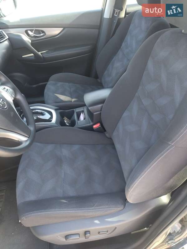 Позашляховик / Кросовер Nissan Rogue 2016 в Львові