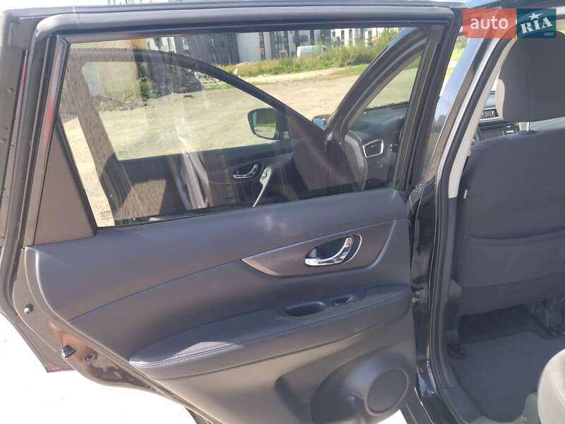 Позашляховик / Кросовер Nissan Rogue 2016 в Львові