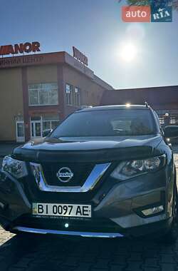 Позашляховик / Кросовер Nissan Rogue 2017 в Лубнах