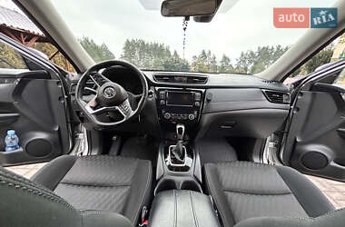Внедорожник / Кроссовер Nissan Rogue 2018 в 