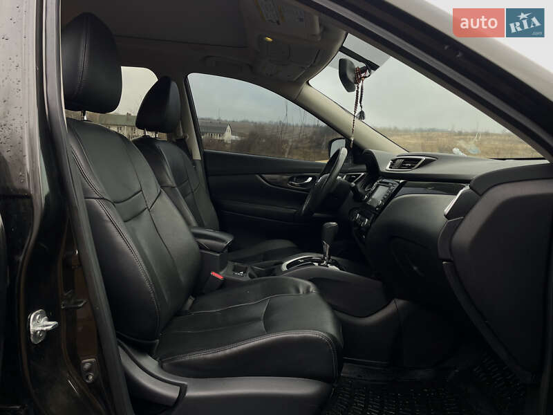 Позашляховик / Кросовер Nissan Rogue 2015 в Львові