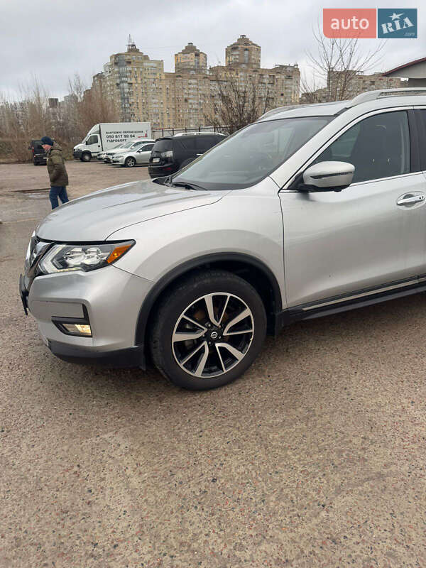 Внедорожник / Кроссовер Nissan Rogue 2019 в Киеве