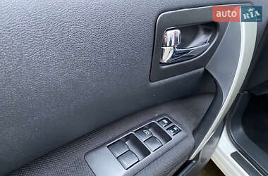 Позашляховик / Кросовер Nissan Rogue 2012 в Стрию