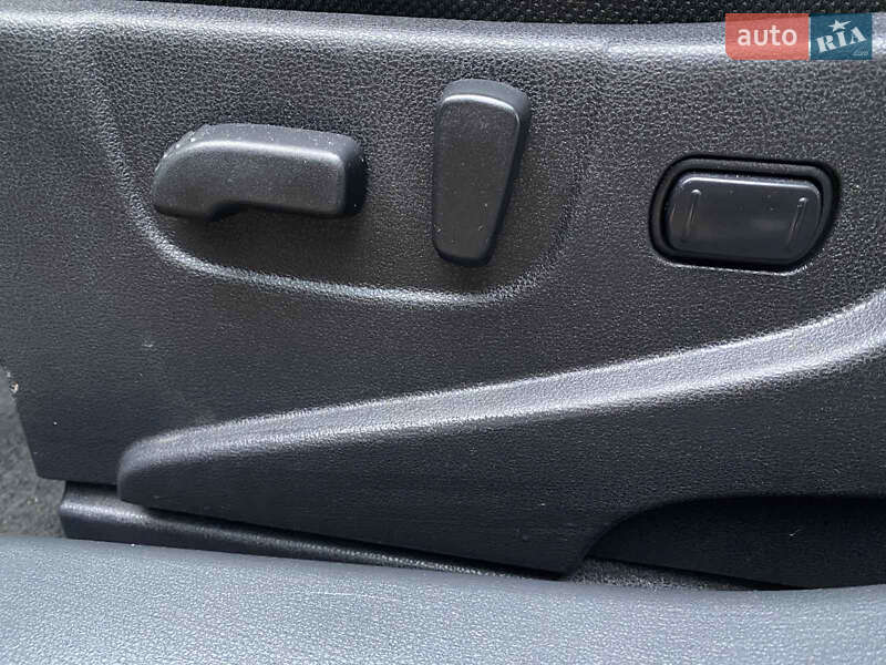 Внедорожник / Кроссовер Nissan Rogue 2012 в Стрые