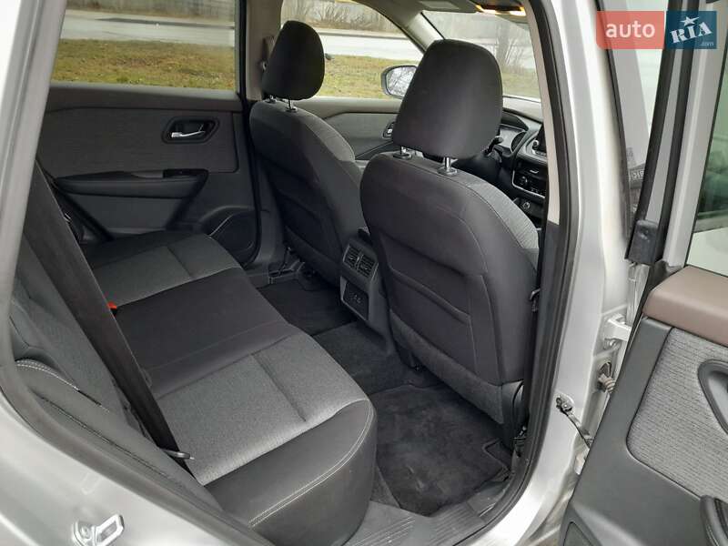 Позашляховик / Кросовер Nissan Rogue 2021 в Чернігові