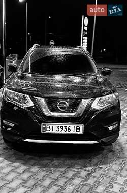 Внедорожник / Кроссовер Nissan Rogue 2017 в Кременчуге