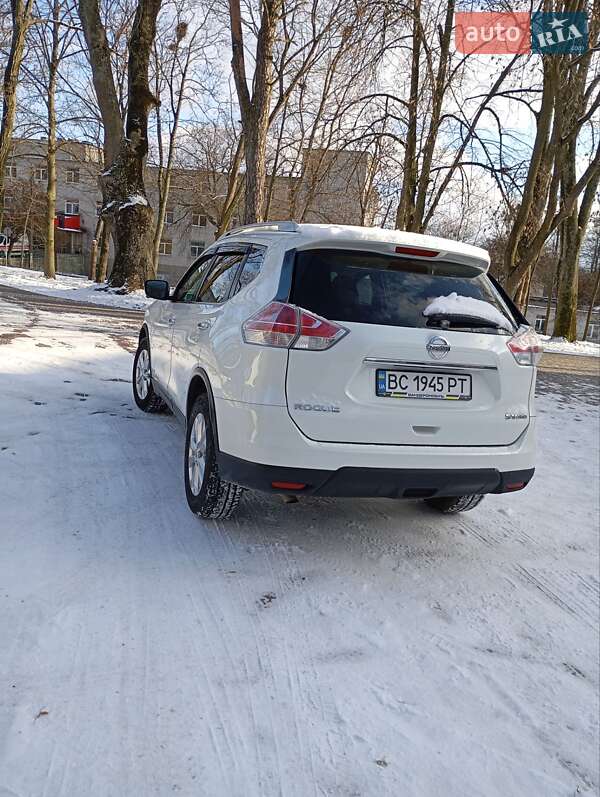 Позашляховик / Кросовер Nissan Rogue 2016 в Пустомитах