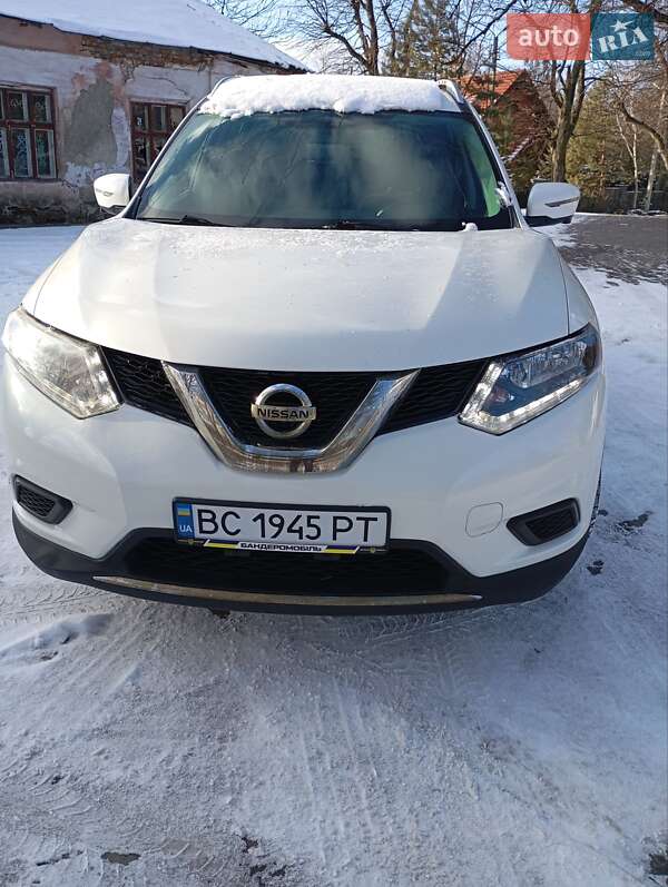 Позашляховик / Кросовер Nissan Rogue 2016 в Пустомитах