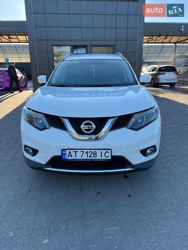 Внедорожник / Кроссовер Nissan Rogue 2015 в Самборе