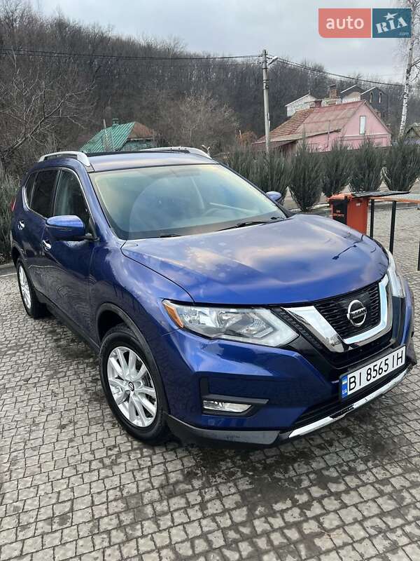 Внедорожник / Кроссовер Nissan Rogue 2017 в Полтаве