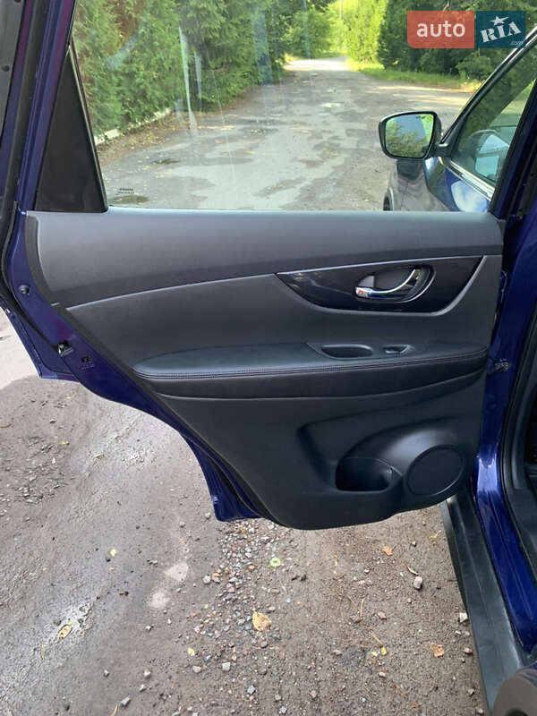 Внедорожник / Кроссовер Nissan Rogue 2017 в Радивилове