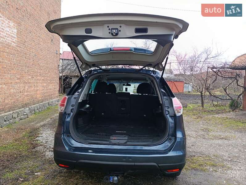Позашляховик / Кросовер Nissan Rogue 2016 в Помічній