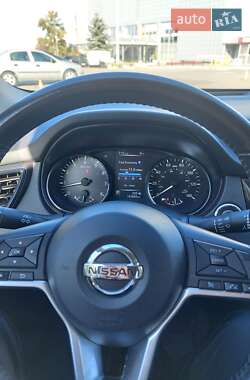 Позашляховик / Кросовер Nissan Rogue 2017 в 