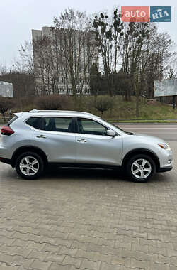 Внедорожник / Кроссовер Nissan Rogue 2018 в 