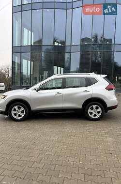 Внедорожник / Кроссовер Nissan Rogue 2018 в 