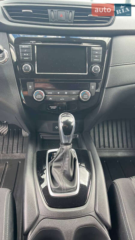 Внедорожник / Кроссовер Nissan Rogue 2018 в Львове