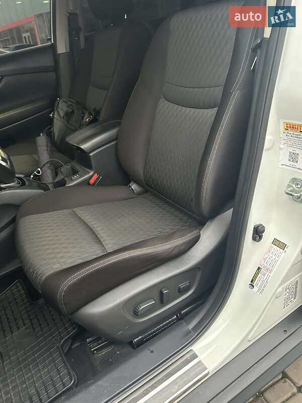 Позашляховик / Кросовер Nissan Rogue 2018 в Кривому Розі